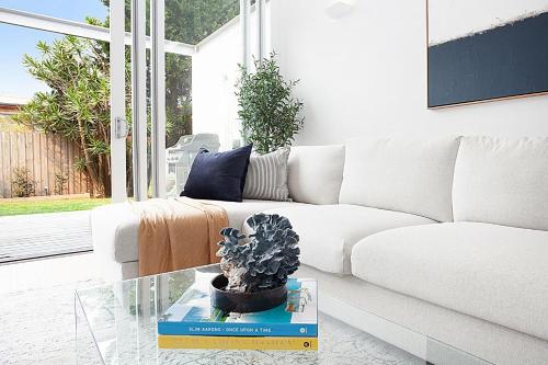 Bondi Blue - image 6