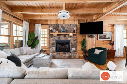 Wonderful Log Cabin near private beach and lake access in Saugatuck, USA