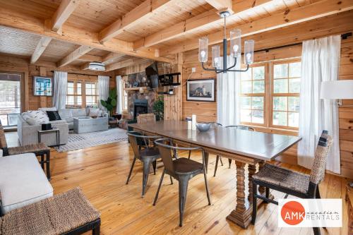 Wonderful Log Cabin near private beach and lake access thumb 4