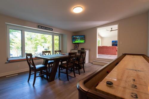 Beach View Cottage - On the Lake - image 3