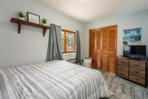 Great Getaway - Nearby Golf Quiet Downtown - main image