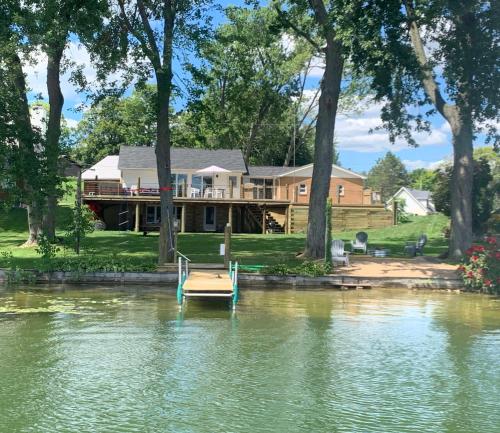Miner Lake Lakefront Beach Cottage for Family Fun in Allegan, USA