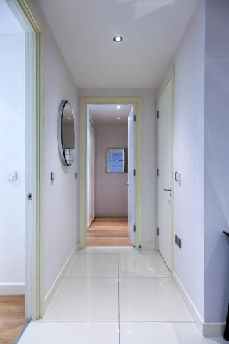Exclusive Tower Bridge Apartment - image 11