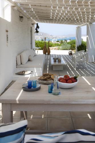 ระเบียง/ชานเรือน, Sea Paros Holiday Villa with panoramic views over Naoussa bay in อากีออส อันเดรียส