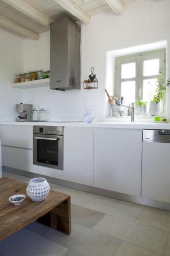 ห้องครัว, Sea Paros Holiday Villa with panoramic views over Naoussa bay in เกาะเพรอส