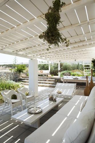 ระเบียง/ชานเรือน, Sea Paros Holiday Villa with panoramic views over Naoussa bay in เกาะเพรอส