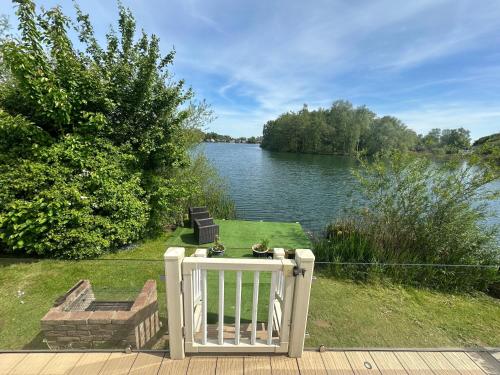 Lakeside Retreat 2 with hot tub, private fishing peg situated at Tattershall Lakes Country Park