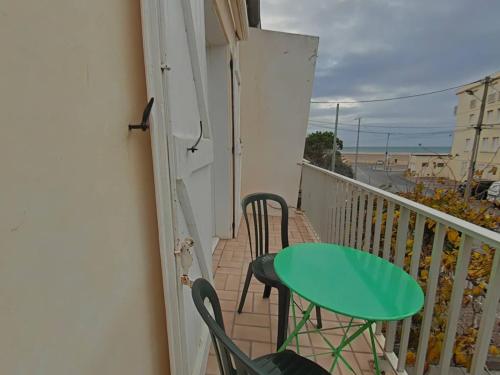 Appartement avec balcon proche plage - image 2