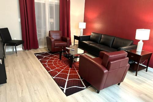Spider-Man-themed condo near Disney, Sea World, Universal and OCCC with pool, spa, restaurants, shuttle, private balcony, and view of fireworks shows in Orlando, USA