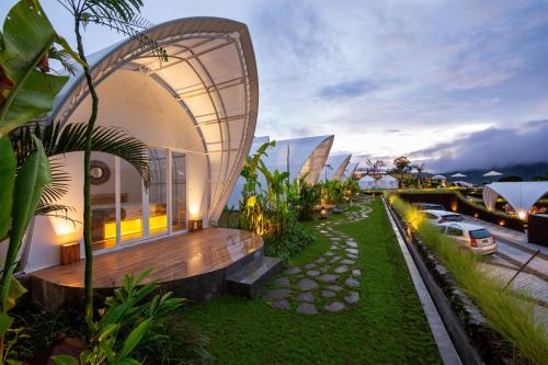 View, The Dewi Kintamani in Tulamben