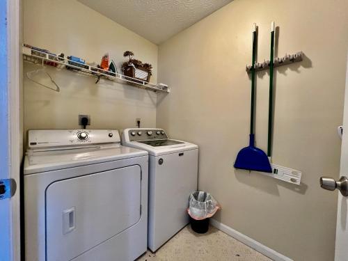 Jason's Attached Home - image 10