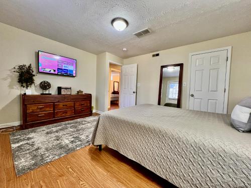 Jason's Attached Home - image 12