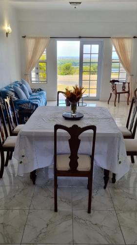 Castles Apartments near สนามบินนานาชาติเฮวานอรา