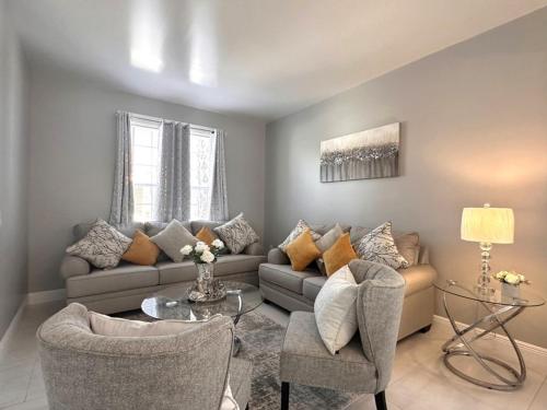 Amazing 6 Bd Home Sleeps 14 with Private Pool 321CD villa in Davenport, USA