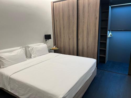 Coral Hotel Athens - image 2
