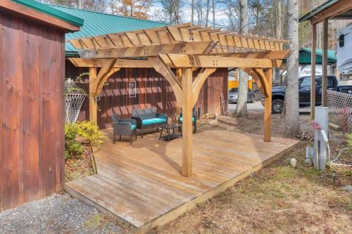 5BR Family Lodge in Gatlinburg with Hot Tub in Gatlinburg, USA