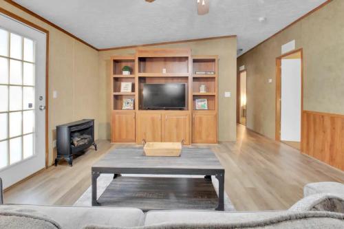 5BR Family Lodge in Gatlinburg with Hot Tub in Gatlinburg, USA