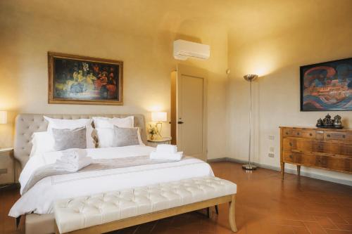 Apartments Florence Villa La Medicea with swimming pool