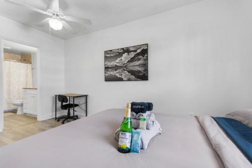 Cozy Private Rooms in Shared Home - Close to Peanut Island in West Palm Beach, USA