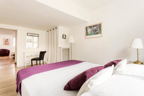 Champs Elysées Franklin Roosvelt - Tap to explore photos