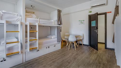 Bed in 10-Bed Mixed Dormitory Room image 5