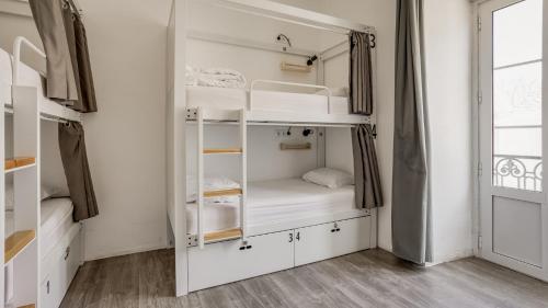 Bed in 6-Bed Mixed Dormitory Room image 5