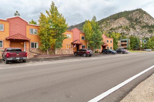 Frisco 8 Townhomes #4 by Great Western Lodging in Frisco, USA