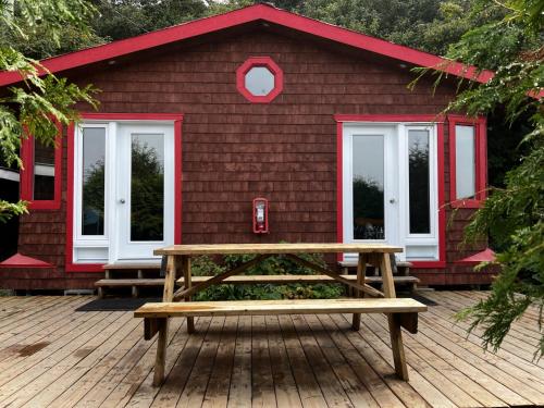 2 bedrooms, 7 beds