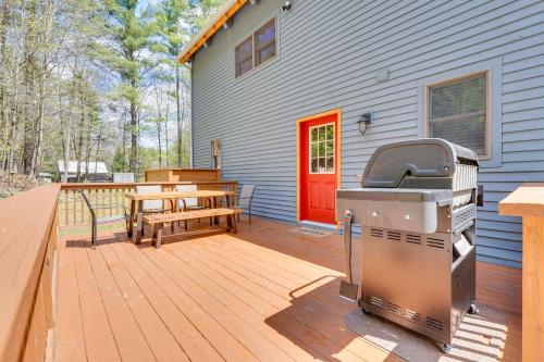 Exquisite Cabin with Deck and Fire Pit, 10 Mi to Lake