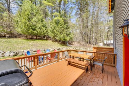 Exquisite Cabin with Deck and Fire Pit, 10 Mi to Lake