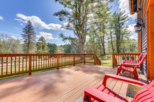 Exquisite Cabin with Deck and Fire Pit, 10 Mi to Lake