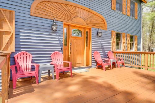 Exquisite Cabin with Deck and Fire Pit, 10 Mi to Lake