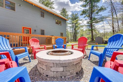 Exquisite Cabin with Deck and Fire Pit, 10 Mi to Lake