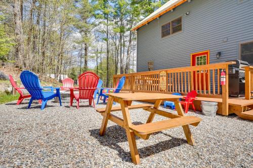 Exquisite Cabin with Deck and Fire Pit, 10 Mi to Lake