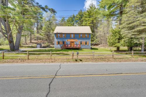 Exquisite Cabin with Deck and Fire Pit, 10 Mi to Lake