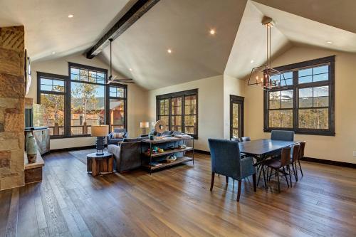 Langdale Cabin by Great Western Lodging in Breckenridge, USA