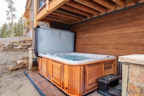 Langdale Cabin by Great Western Lodging in Breckenridge, USA