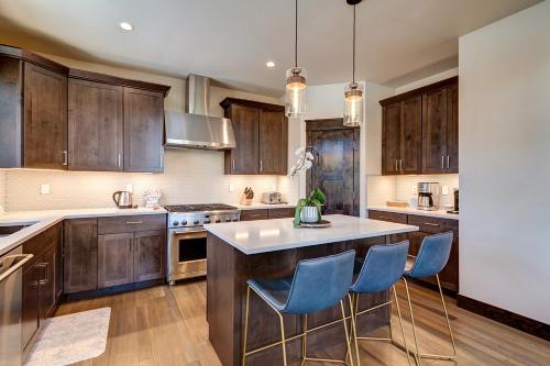 Langdale Cabin by Great Western Lodging in Breckenridge, USA