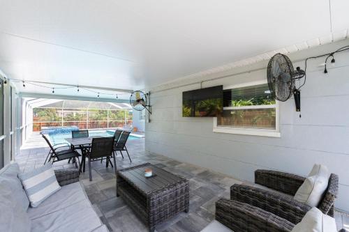 Private Heated SaltWater Pool and Spa 3-bdrm Home in Harbor Bluffs in Indian Rocks Beach