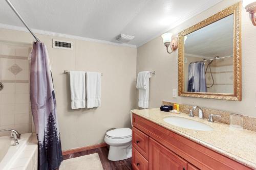 Mountain Escape New by Great Western Lodging in Silverthorne, USA