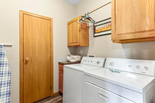 Mountain Escape New by Great Western Lodging in Silverthorne, USA