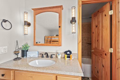 Mountain Meadows 301 by Great Western Lodging in Frisco, USA