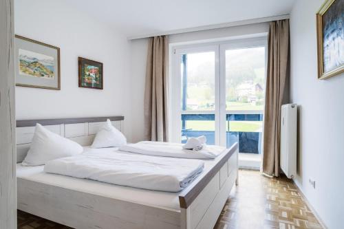 2 bedrooms, 4 beds