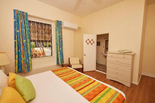 Southern Surf Beach Apartments - image 5