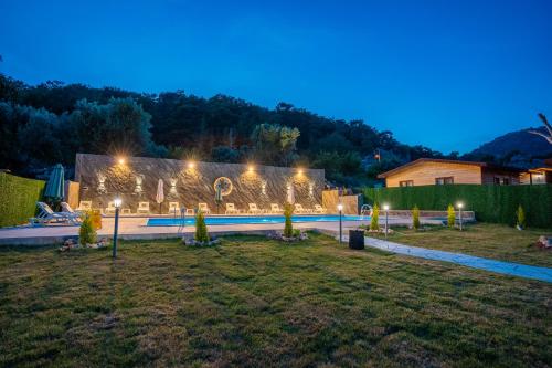 花園, Karaöz Sapphire Bungalows (Karaoz Sapphire Bungalows) in 阿德拉桑
