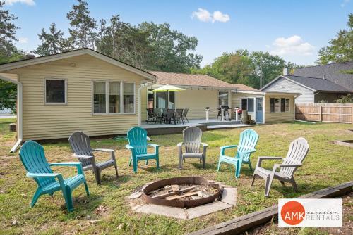 Leisure Cottage - Minutes from the Beach in Holland, USA