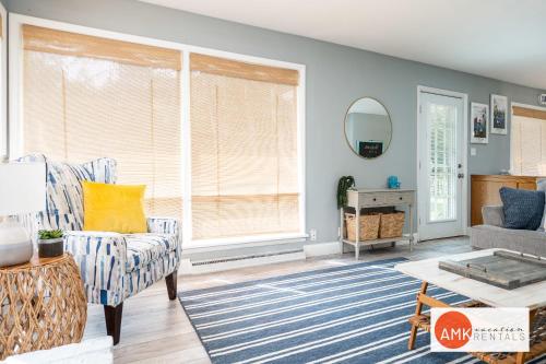 Leisure Cottage - Minutes from the Beach in Holland, USA