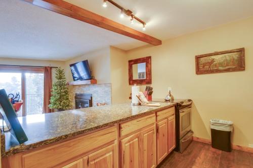 Sawmill Creek Condo 305 by Great Western Lodging in Breckenridge, USA