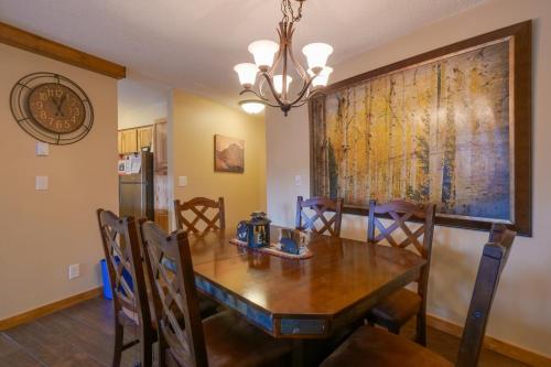 Sawmill Creek Condo 305 by Great Western Lodging in Breckenridge, USA