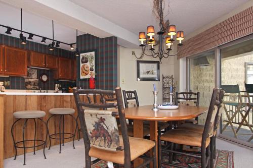 Powderhorn A204 by Great Western Lodging in Breckenridge, USA